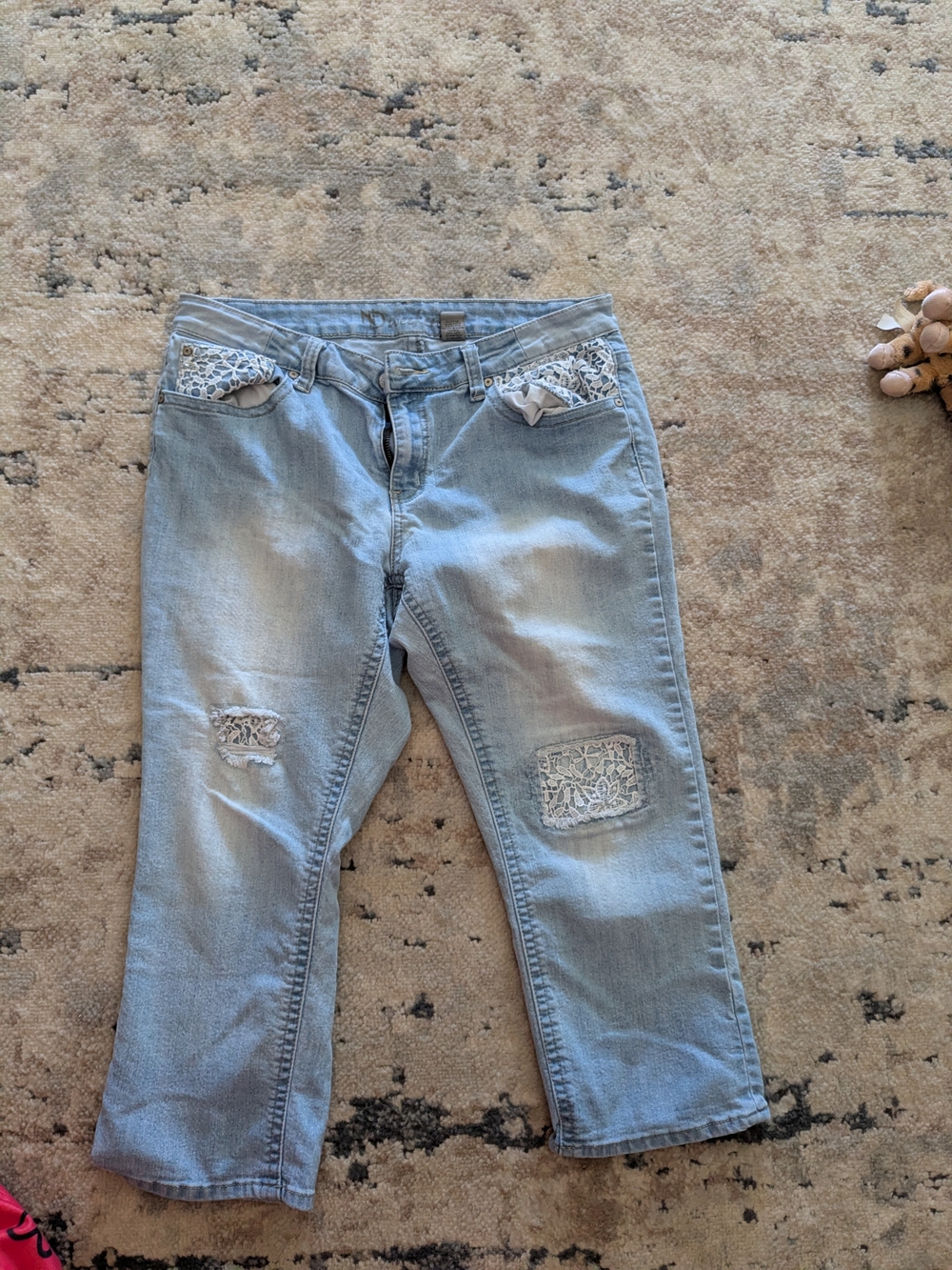 Light Wash Lace Patch Cropped Women's Jeans